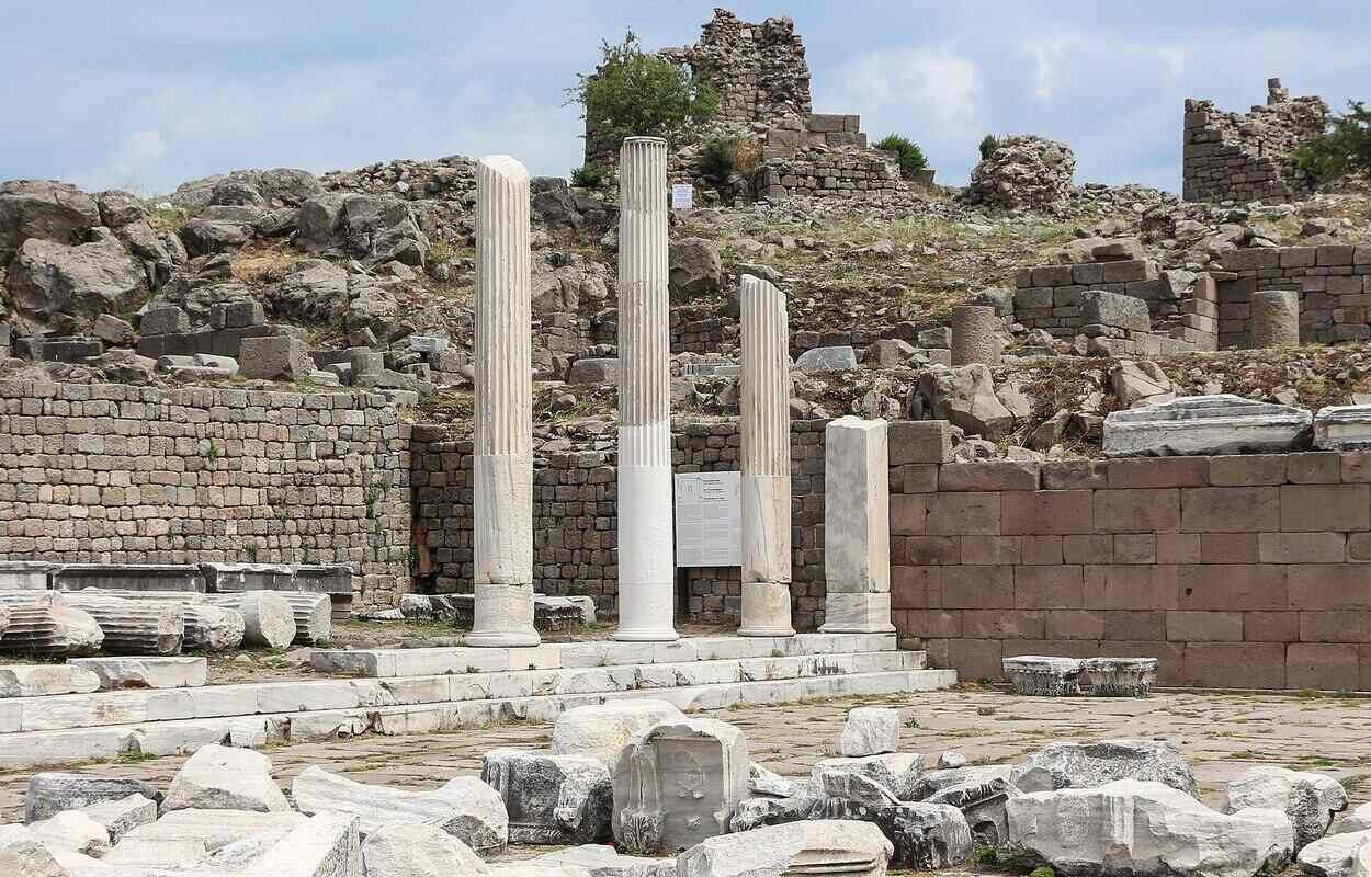 Pergamon Travel Guide